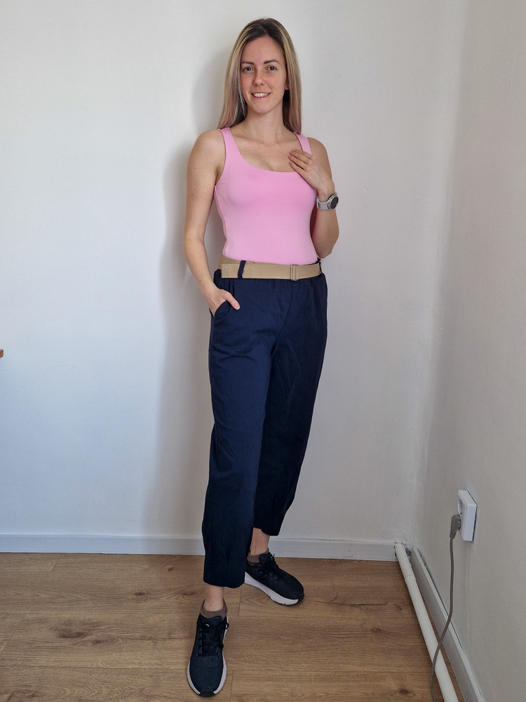 Anita sötétkék mom fazonú női nadrág ajándék övvel – elegáns, kényelmes fazon XL méretig