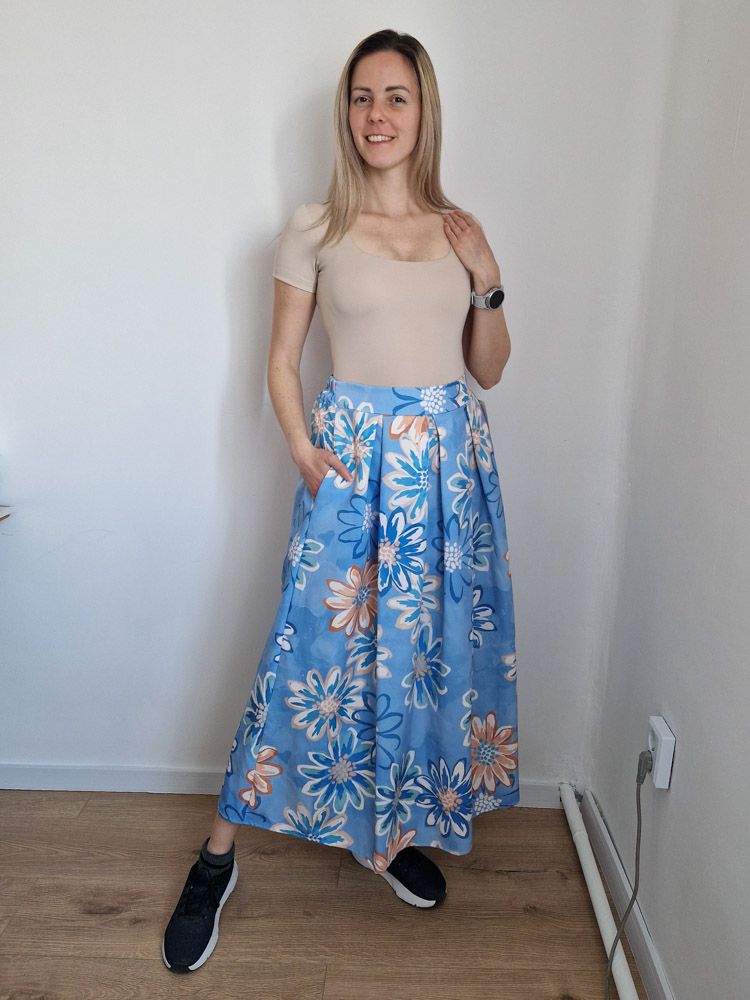 Florence gumis derekú világoskék maxiszoknya zsebekkel