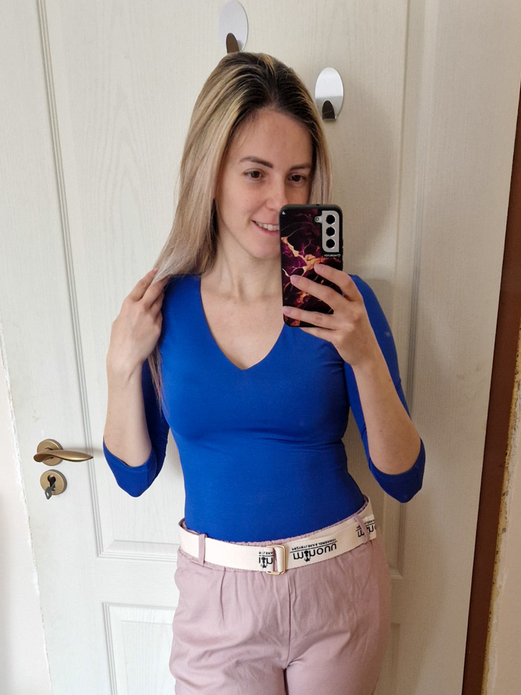 love-v-nyaku-basic-kiralykek-felso-2