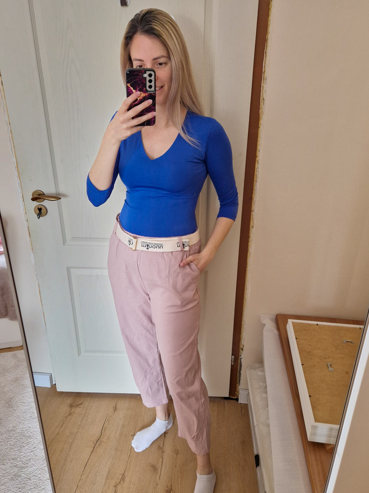 love-v-nyaku-basic-kiralykek-felso-3