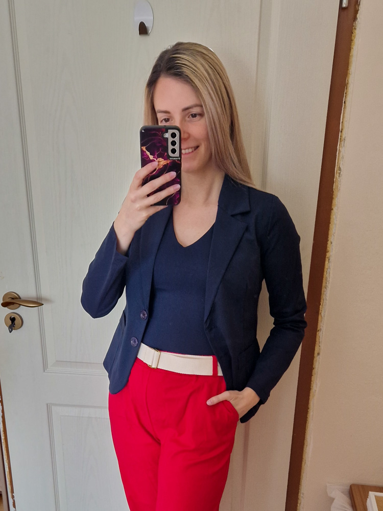 Naomi normál hosszúságú karcsúsított elegáns sötétkék blézer