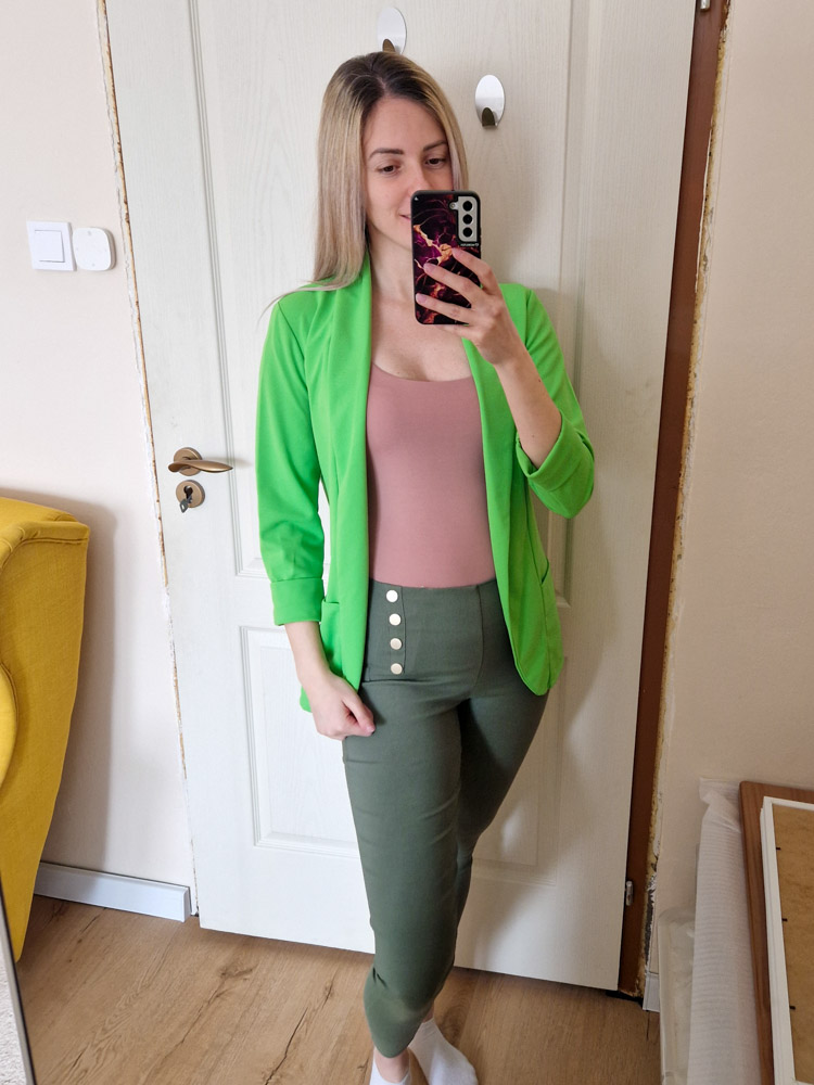 nola-karamell-kerek-nyaku-ujjatlan-basic-felso-12