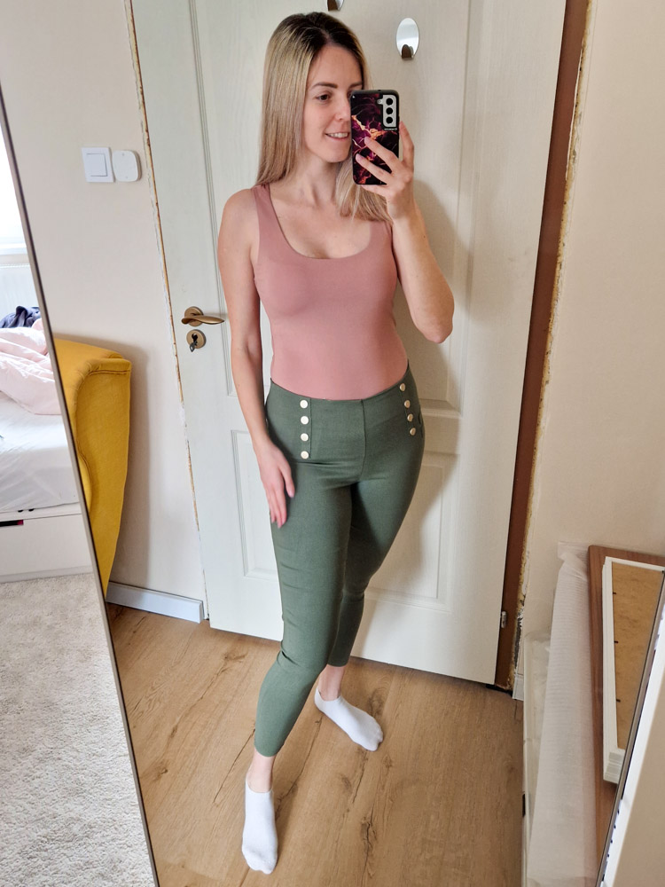 nola-karamell-kerek-nyaku-ujjatlan-basic-felso-7