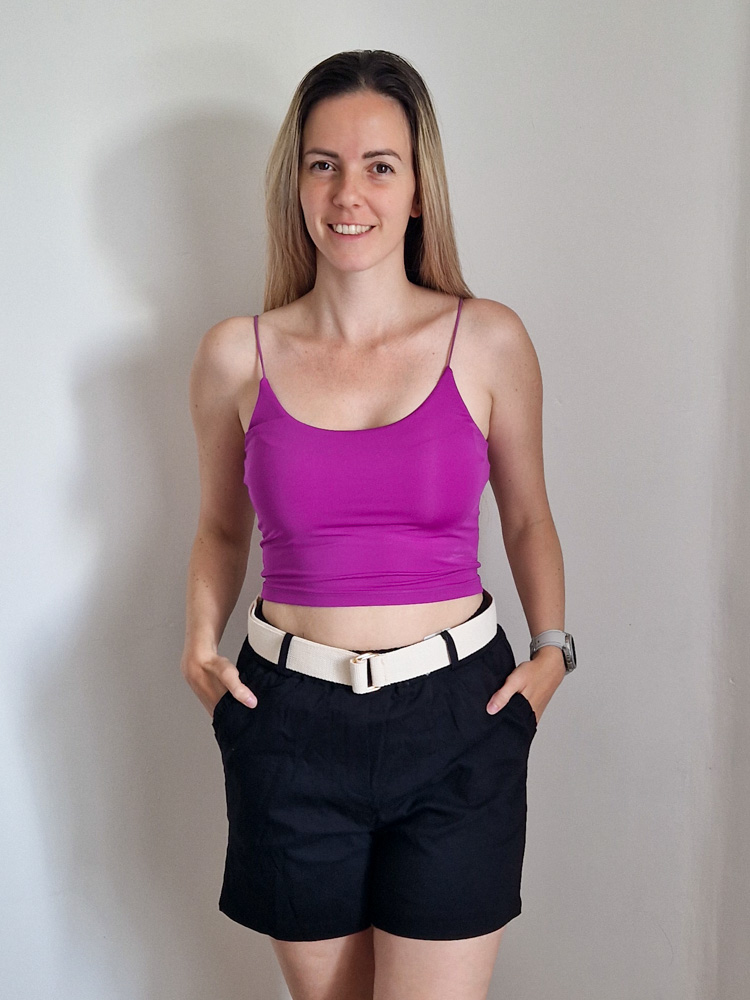 Regina kereknyakú spagettipántos basic lila crop top