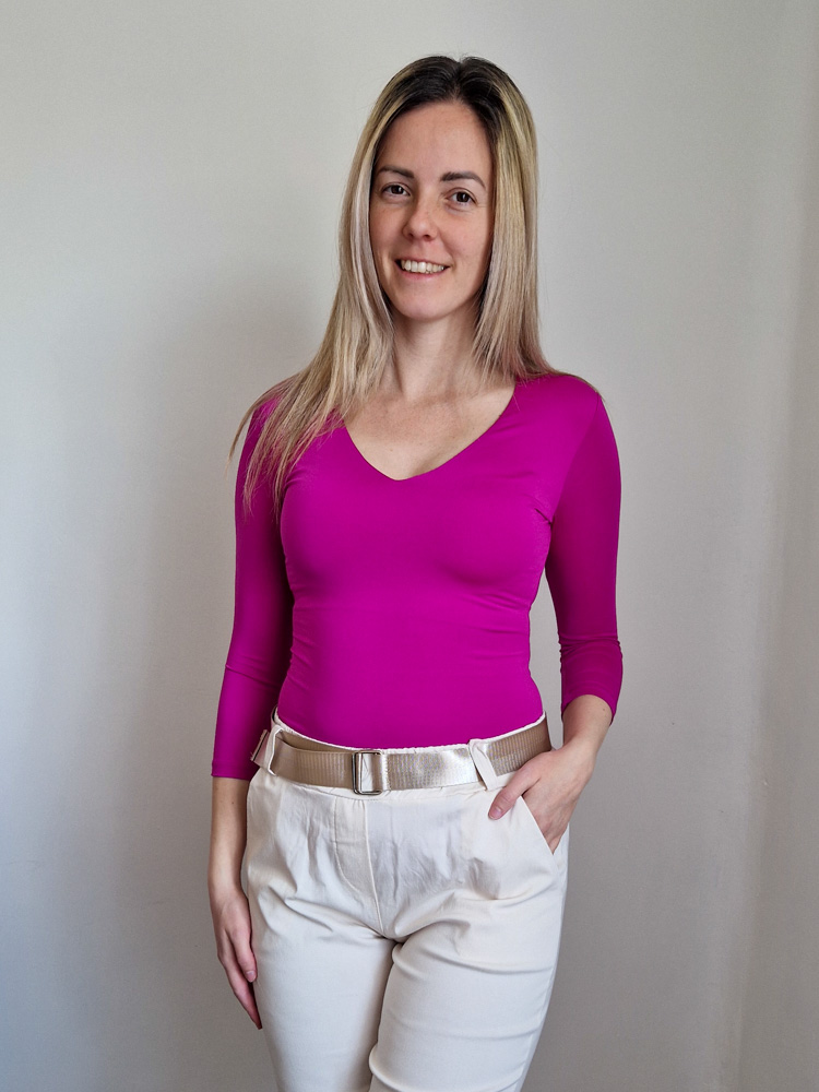 Love V nyakú basic élénk lila színű felső