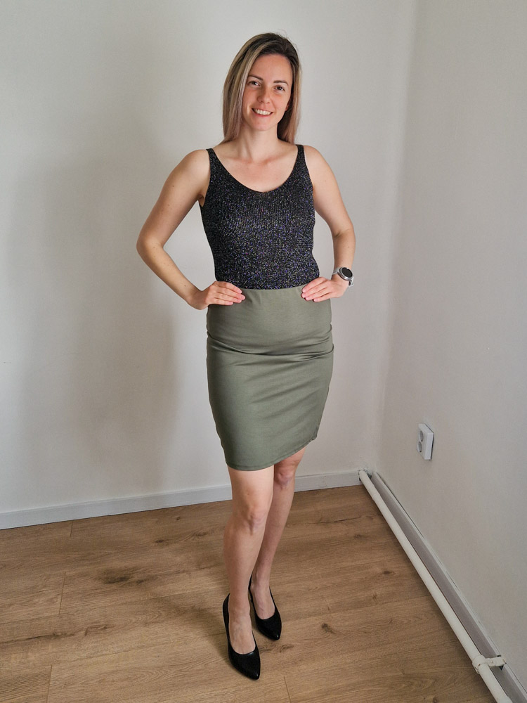 Boglárka khaki pamut ceruzaszoknya – egyméretes, gumis derekú