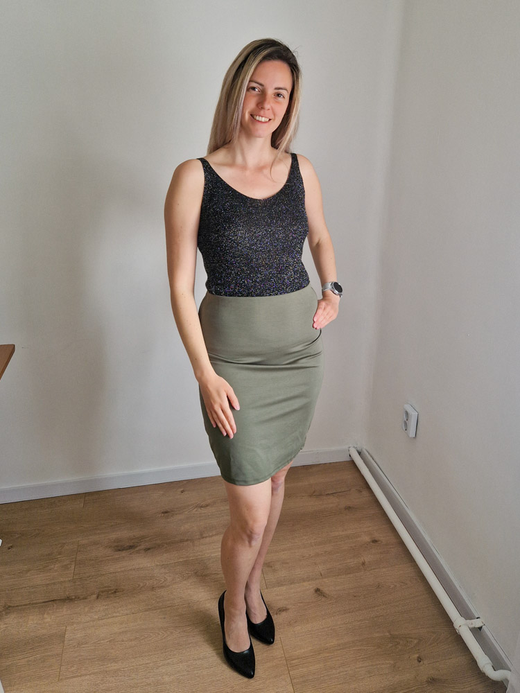 Boglárka khaki pamut ceruzaszoknya – egyméretes, gumis derekú