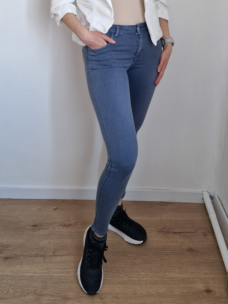 Bonbon szürkéskék push-up farmernadrág