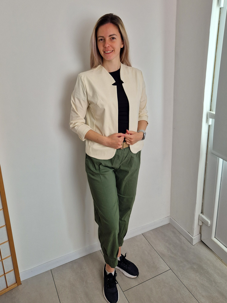 Camilla krémszínű elegáns blézer – karcsúsító fazonnal