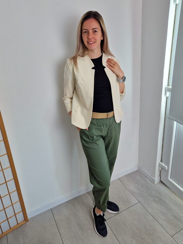 Camilla krémszínű elegáns blézer – karcsúsító fazonnal