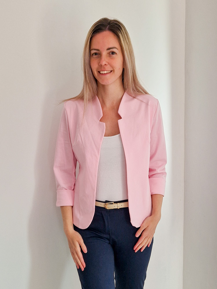 Camilla pasztellrózsaszín elegáns blézer – karcsúsító fazonnal