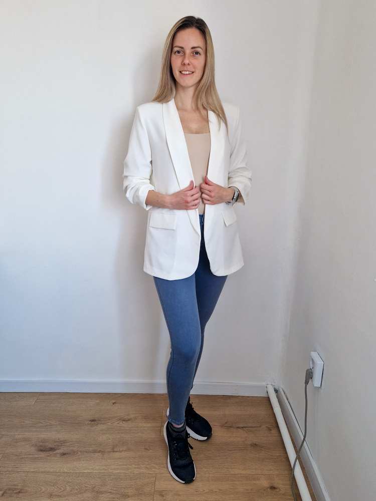 dorka-feher-noi-blezer-elegans-gomb-nelkuli-letisztult-blezer-1