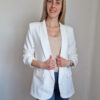 dorka-feher-noi-blezer-elegans-gomb-nelkuli-letisztult-blezer-3