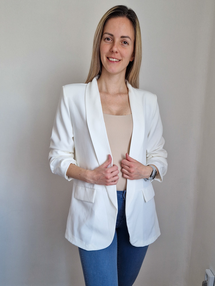 Dorka fehér női blézer – elegáns, gomb nélküli letisztult blézer