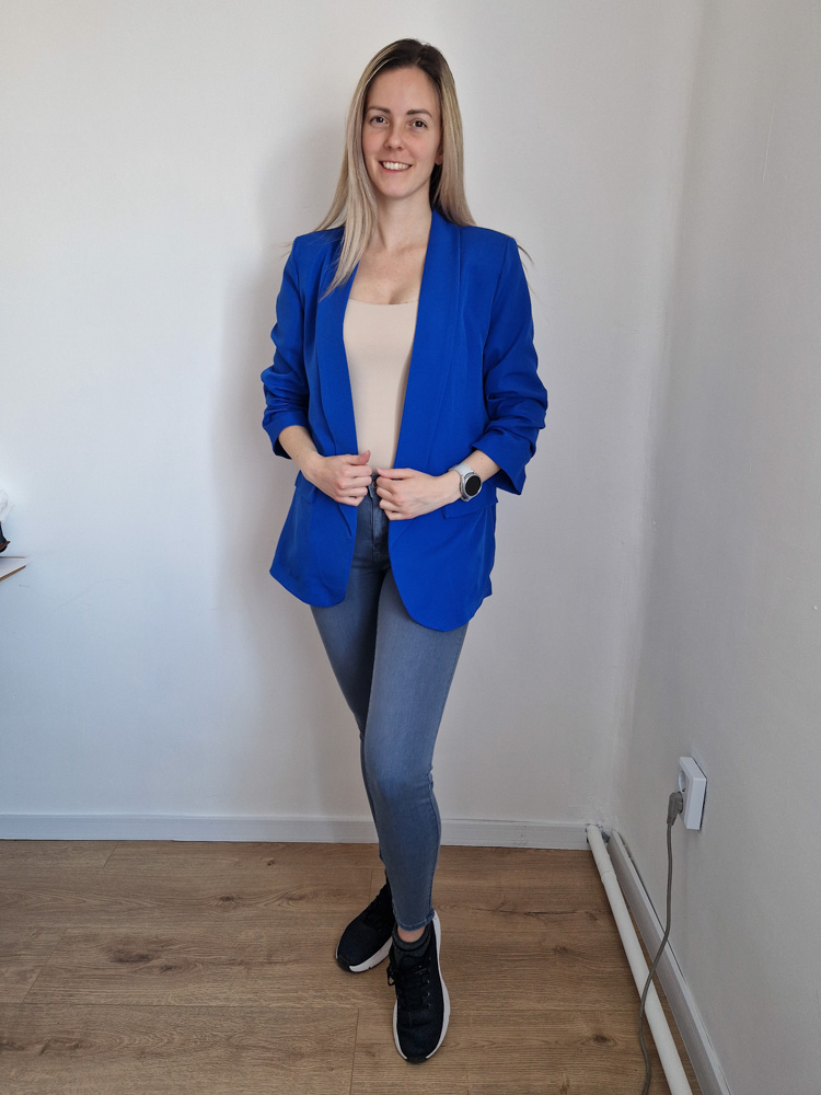 dorka-kiralykek-noi-blezer-elegans-gomb-nelkuli-letisztult-blezer-1