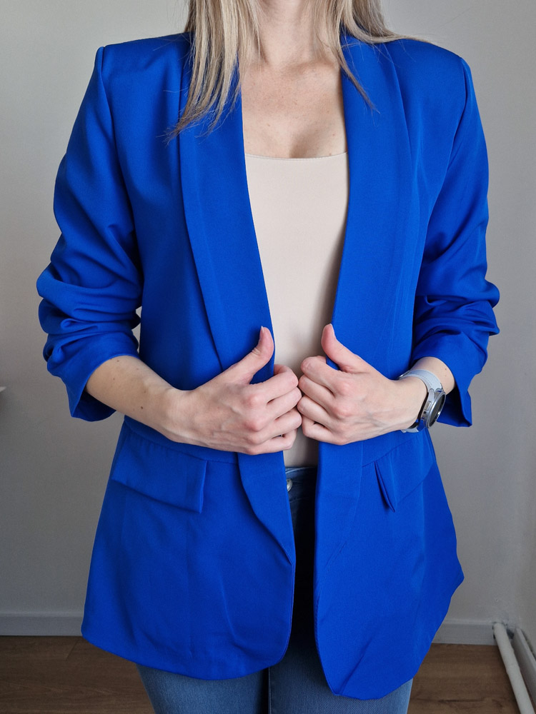 dorka-kiralykek-noi-blezer-elegans-gomb-nelkuli-letisztult-blezer-3