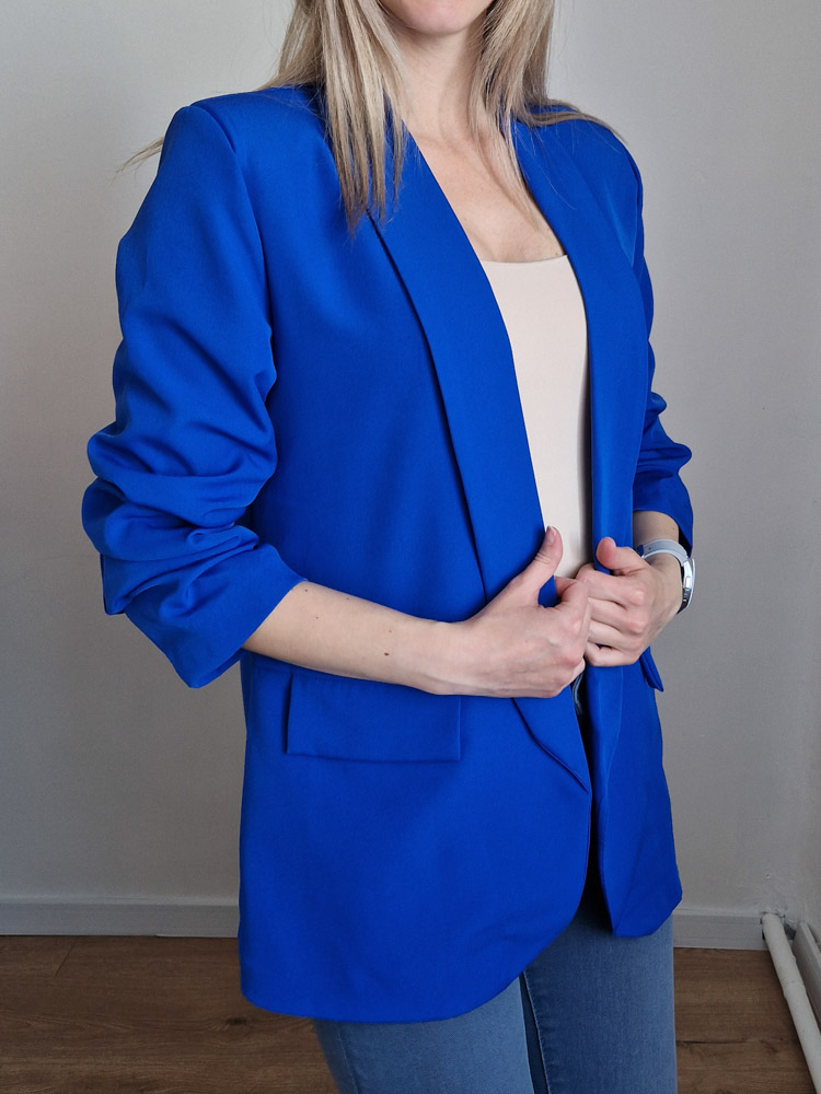 dorka-kiralykek-noi-blezer-elegans-gomb-nelkuli-letisztult-blezer-5