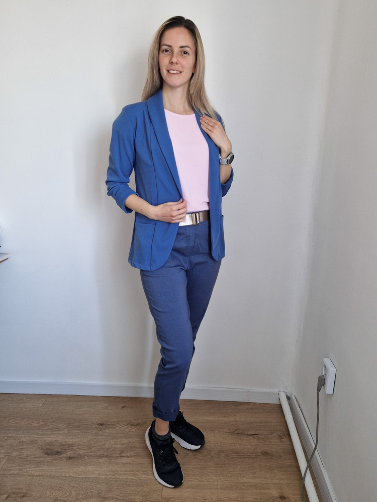 Edina farmerkék nadrág vékonyabb anyagból ajándék övvel – XL méretig