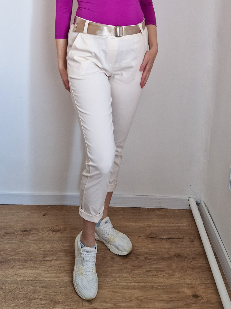 Edina krémszínű nadrág vékonyabb anyagból ajándék övvel – XL méretig