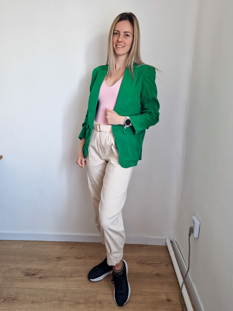 Emese zöld oversize női blézer válltöméssel – letisztult, modern szabás (egyméretes L-ig)