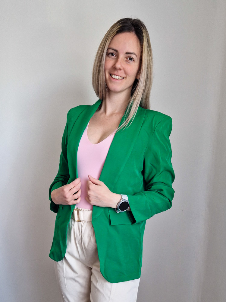 Emese zöld oversize női blézer válltöméssel – letisztult, modern szabás (egyméretes L-ig)