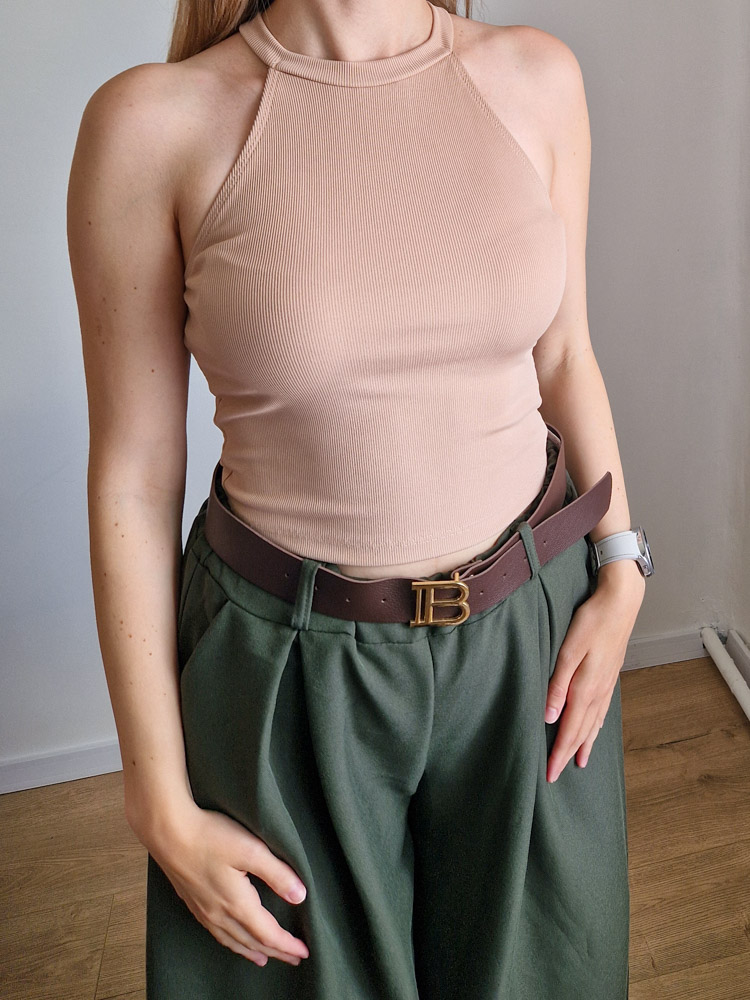 Kate halter nyakú nude crop top bordázott anyagból – XS-M méret