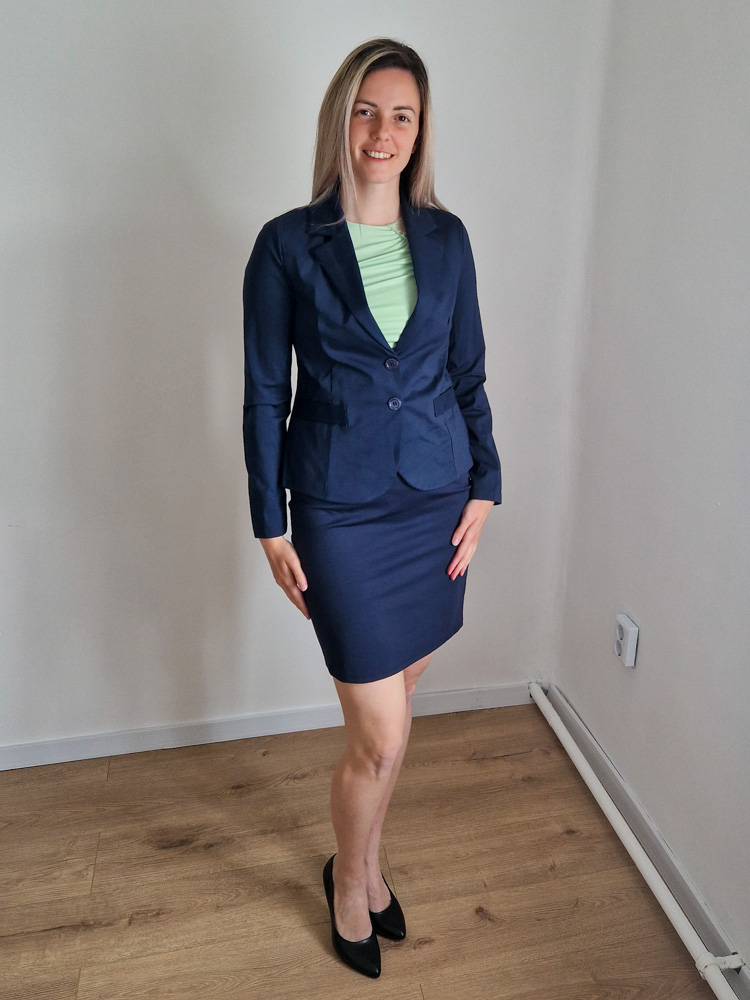 Naomi normál hosszúságú karcsúsított elegáns sötétkék blézer