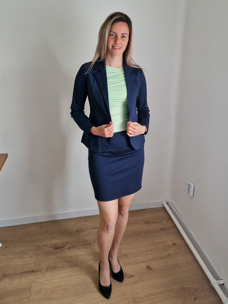 Naomi normál hosszúságú karcsúsított elegáns sötétkék blézer