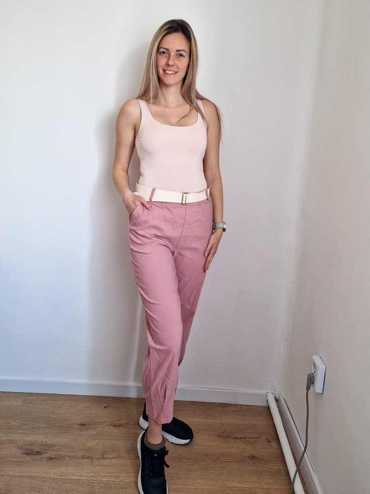 Nola púder kerek nyakú ujjatlan basic felső