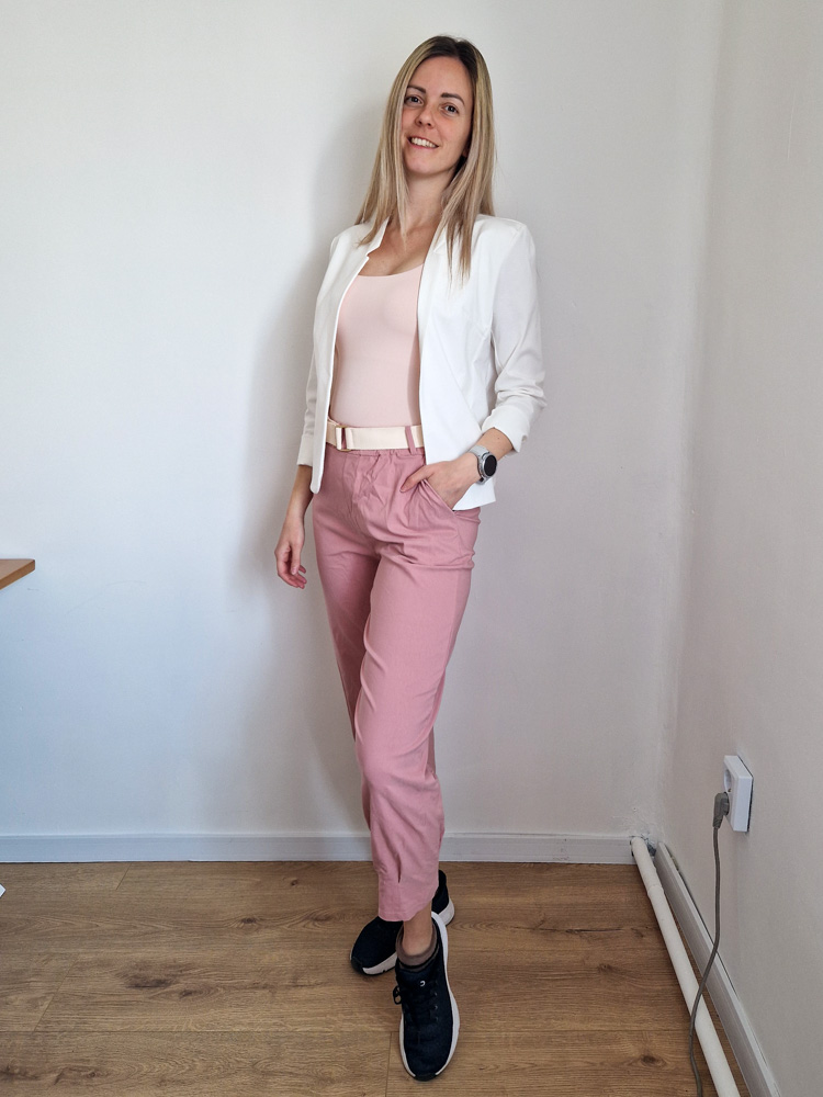 Nola púder kerek nyakú ujjatlan basic felső