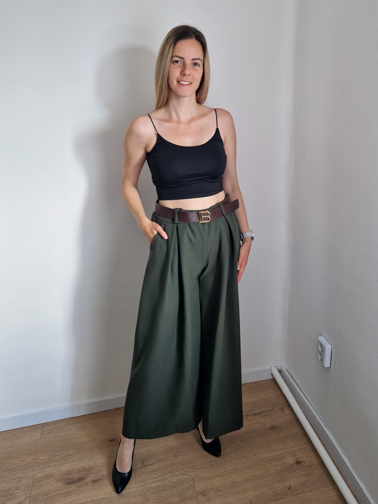 Regina kereknyakú spagettipántos basic fekete crop top