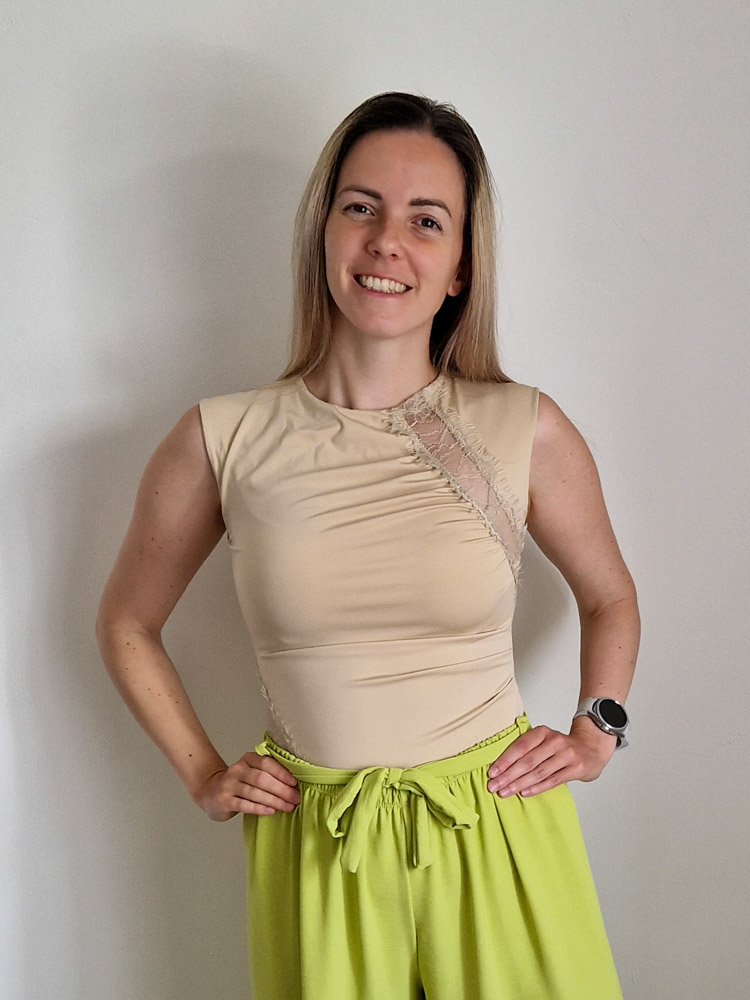 Bella bézs elegáns csipkés női felső – XS-L méret