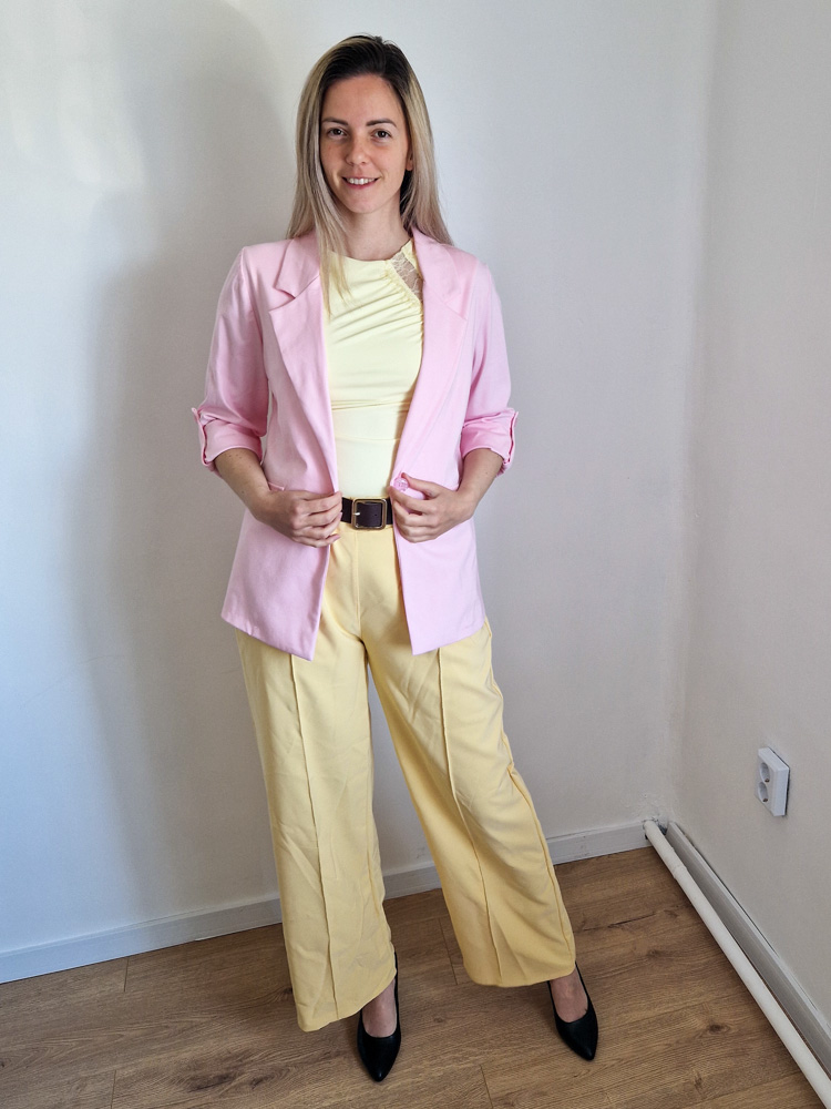 Diane hosszabb fazonú rózsaszín blézer felgombolható ujjakkal