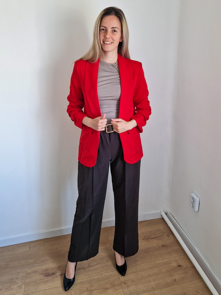 Emese piros oversize női blézer válltöméssel – magabiztos, feltűnő, modern szabás (egyméretes L-ig)