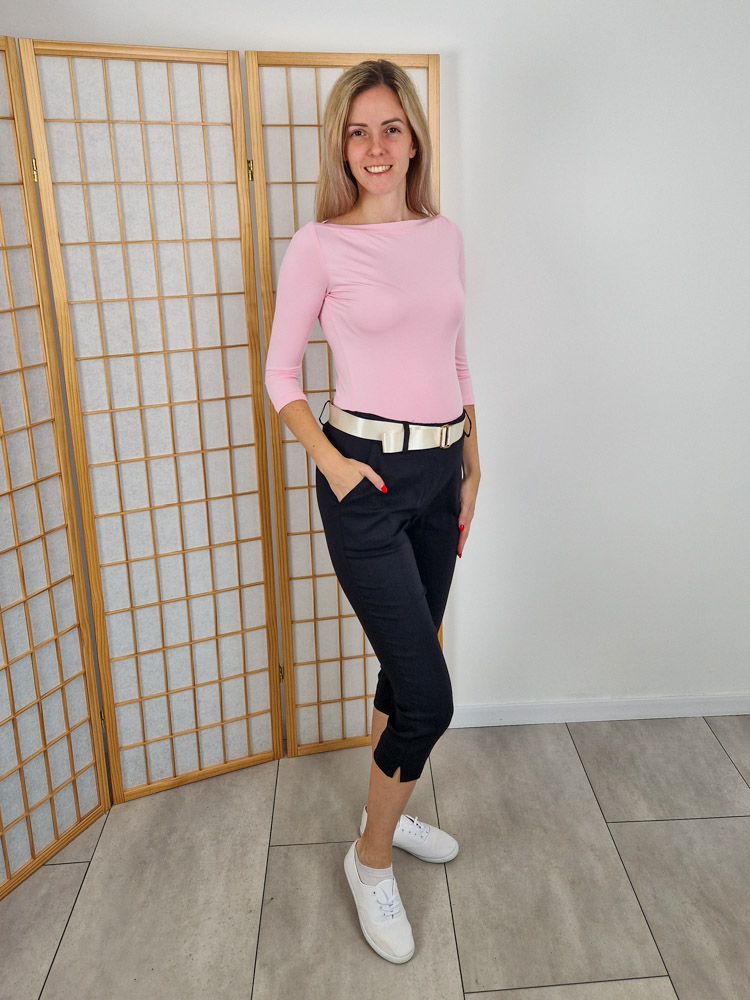 Hilda fekete háromnegyedes szárú nadrág ajándék övvel