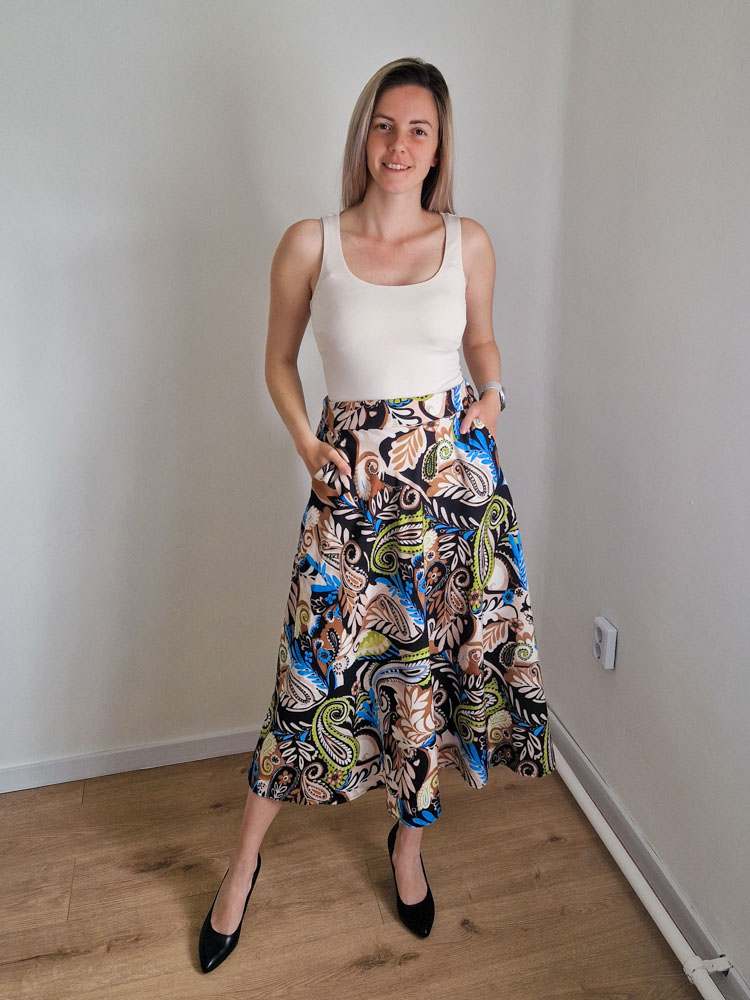 Léda absztrakt mintás maxiszoknya gumis derékkal