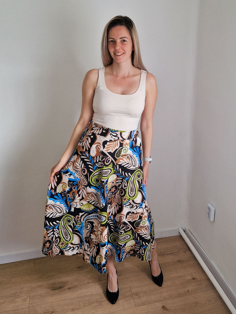 Léda absztrakt mintás maxiszoknya gumis derékkal