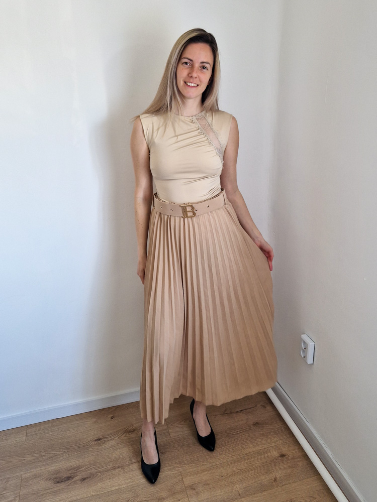 Luxe Rose bézs pliszírozott midi szoknya övvel