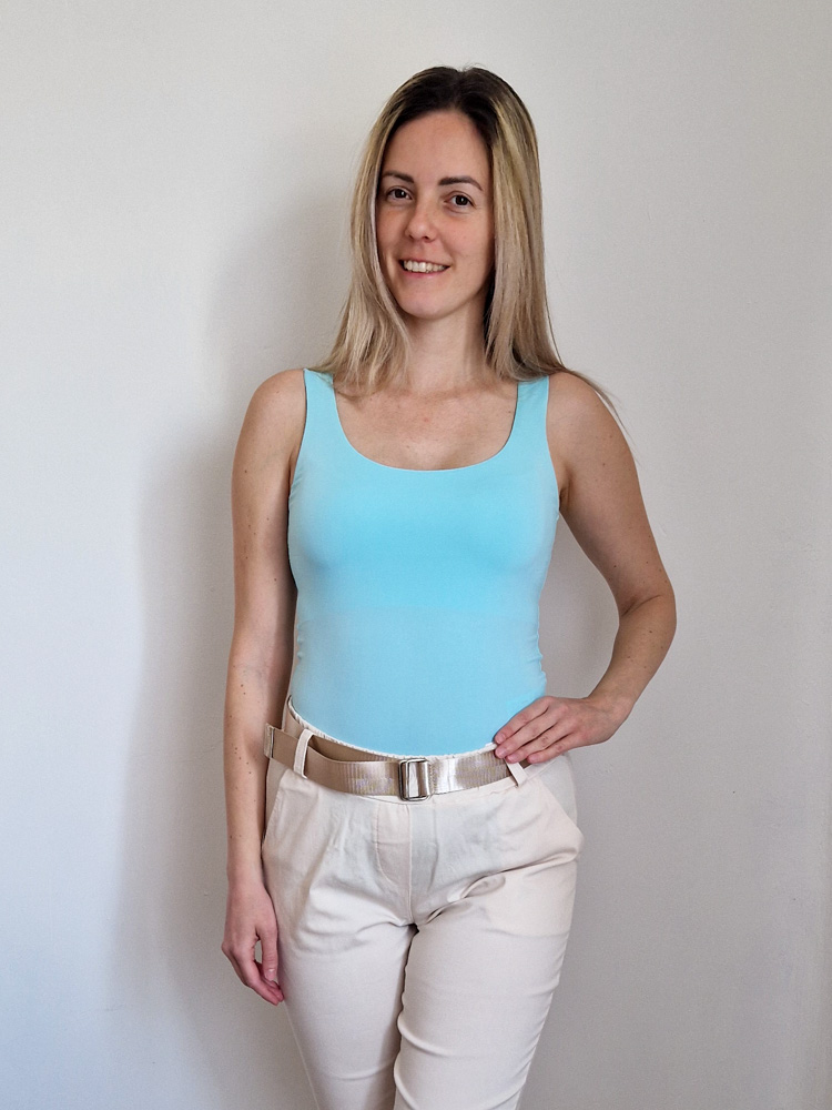 Nola türkiz kerek nyakú ujjatlan basic felső