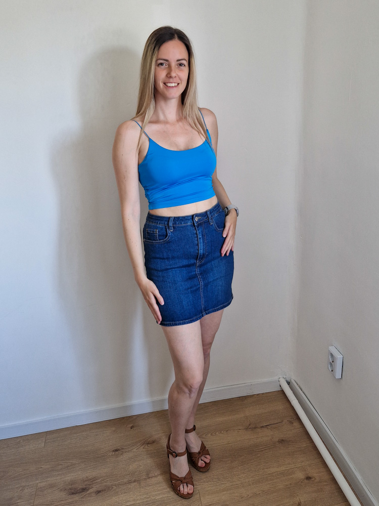 Regina kereknyakú spagettipántos basic aqua kék crop top