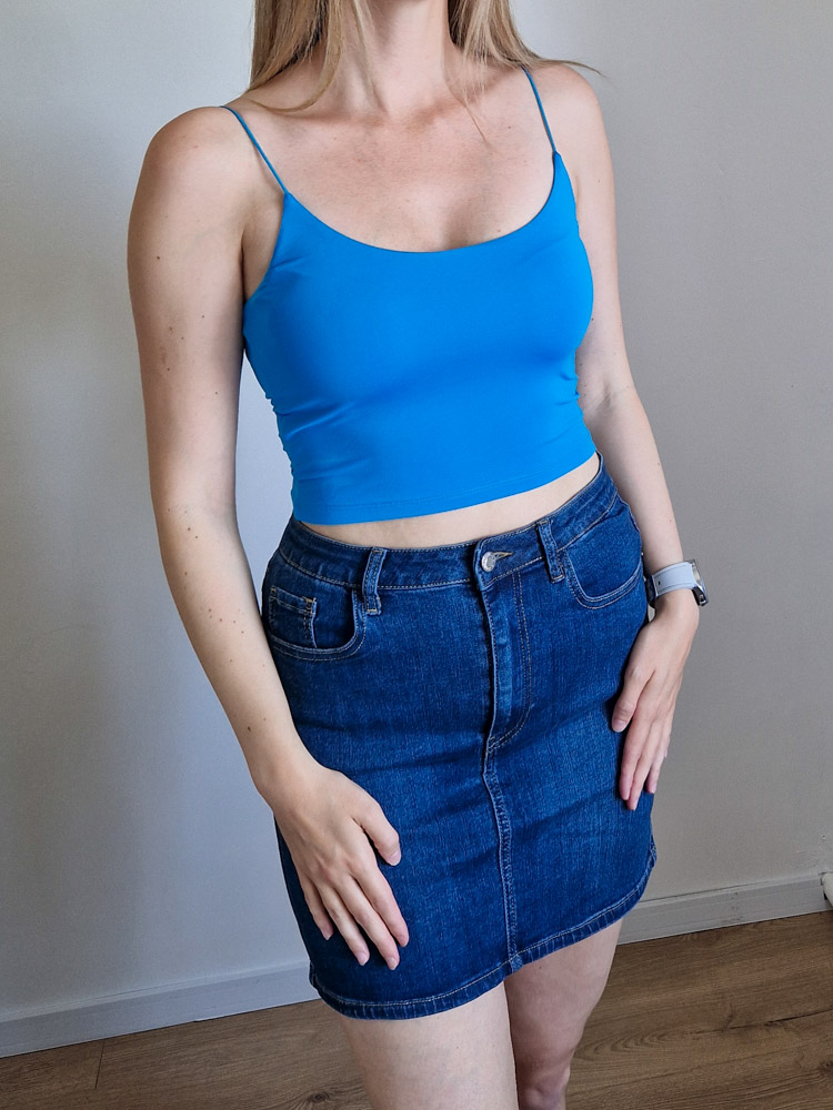 Regina kereknyakú spagettipántos basic aqua kék crop top