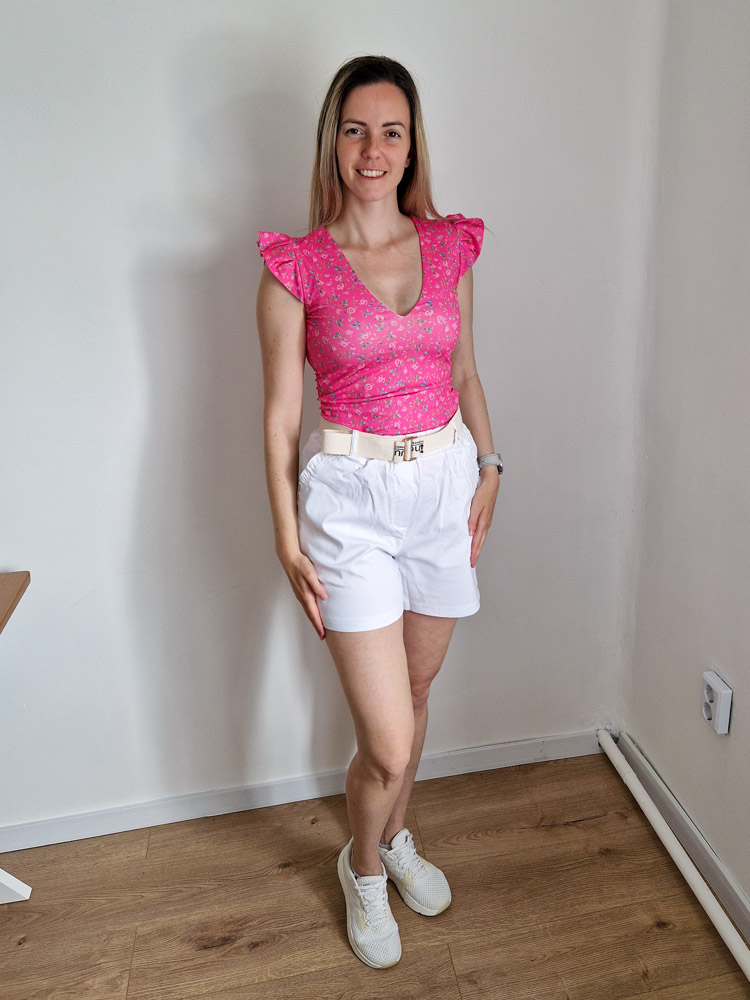 Anna fodros vállú virágmintás pink felső – S-M méret