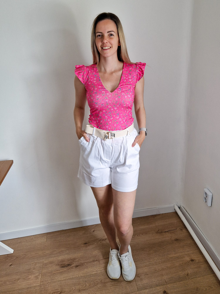 Anna fodros vállú virágmintás pink felső – S-M méret