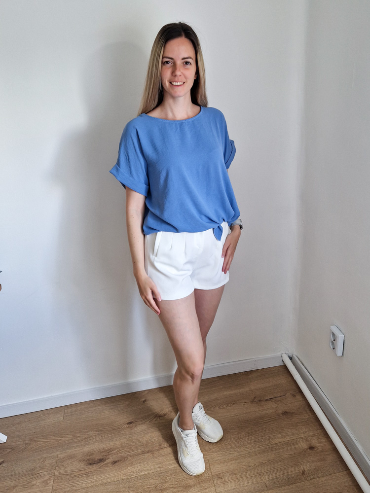 kati-farmerkek-oversize-megkotos-felso-ejtett-vallakkal-1