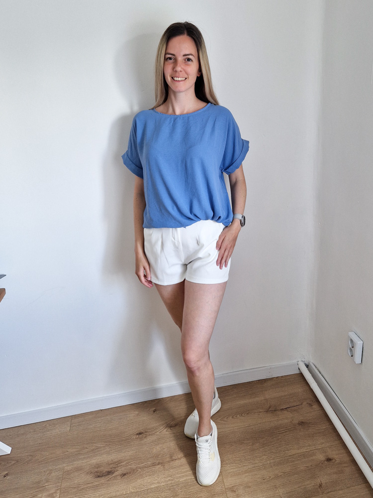 kati-farmerkek-oversize-megkotos-felso-ejtett-vallakkal-2