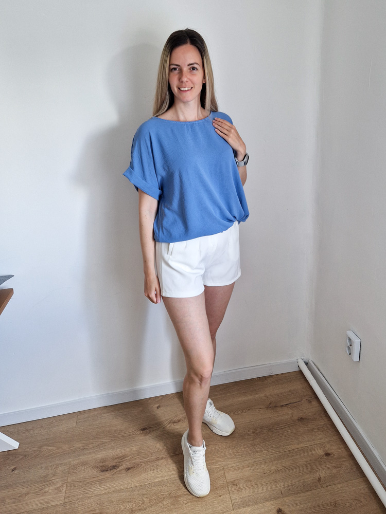 kati-farmerkek-oversize-megkotos-felso-ejtett-vallakkal-3