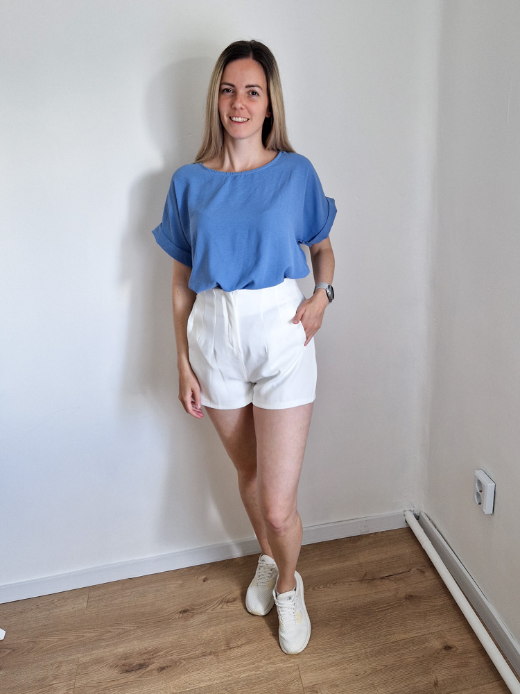 kati-farmerkek-oversize-megkotos-felso-ejtett-vallakkal-7