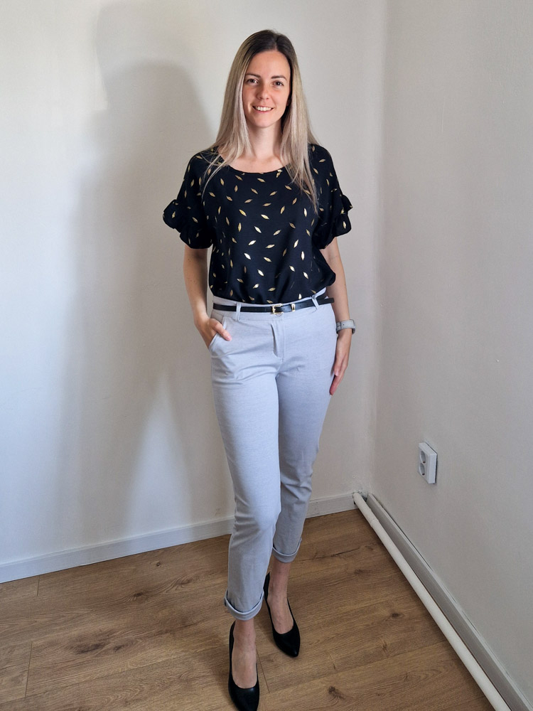 Leaf fekete levélmintás oversize fodros vállú felső – XL méretig