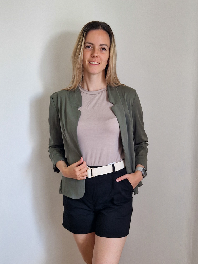 camilla-khaki-elegans-blezer-puha-rugalmas-anyagbol-3