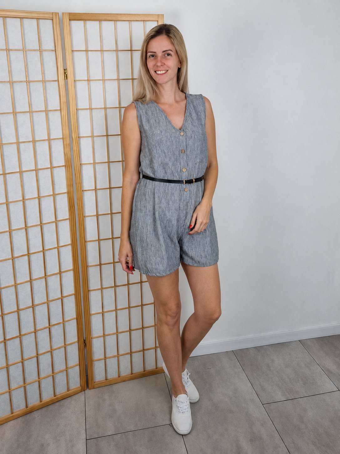 Hanna szürke shortoverál övvel